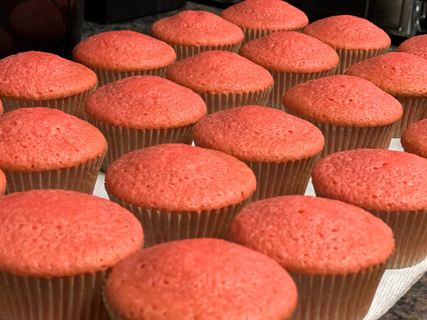 T-Toni's Strawberry Cupcakes π